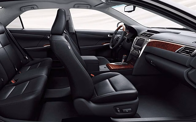 В РФ в продажу вышла новая Toyota Camry 2013 года: известна цена