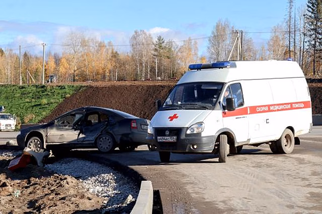 В Новосибирске водитель легковушки врезался в скорую: медики в тяжелом состоянии