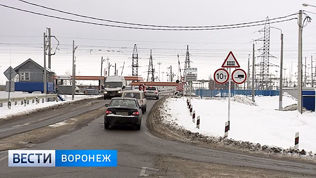 «Машины глохнут в самый неподходящий момент». Воронежцам напомнили о ПДД на переездах