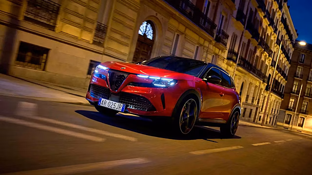 Alfa Romeo обновила оснащение кроссовера Junior