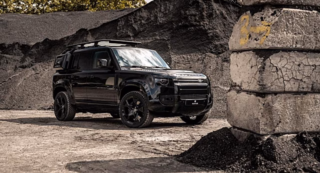 Ателье Heritage Customs поддержало лаконичный Land Rover Defender черным декором