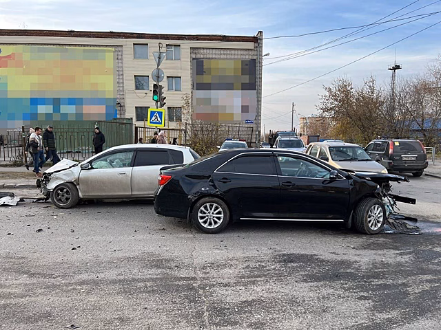 В Томске накануне столкнулись две иномарки