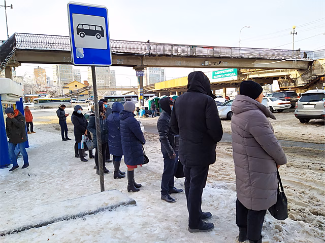 Водители Владивостока бастуют из-за невыплаты зарплат