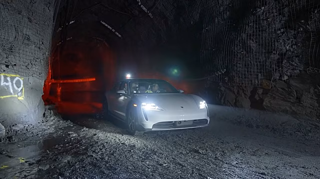 Электромобиль Porsche Taycan Cross Turismo установил мировой рекорд скорости подъема в гору