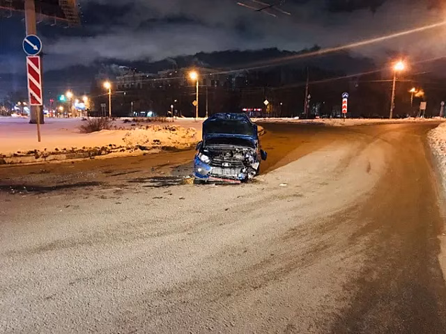 В Самаре на Авроре опрокинулась "Гранта"