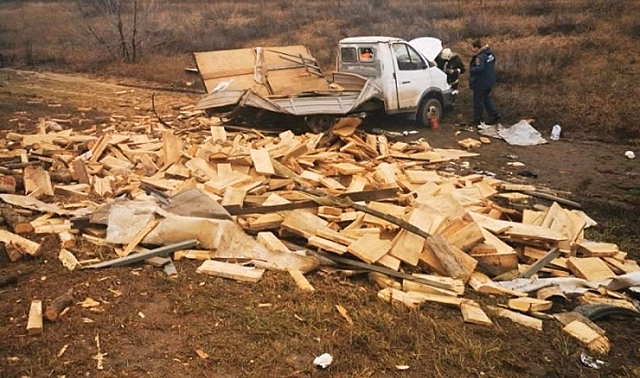 Под Волгоградом у «Газели» оторвалось колесо и отлетело в «Мерседес»