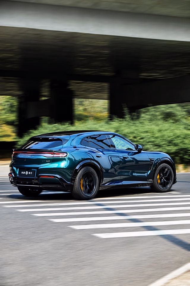 Бюджетный Ferrari от Chery и Huawei: Luxeed RX выходит на охоту за Xiaomi YU7