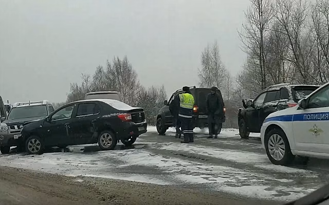 Машины побиты, люди целы. В ГИБДД прокомментировали массовое ДТП под Рязанью