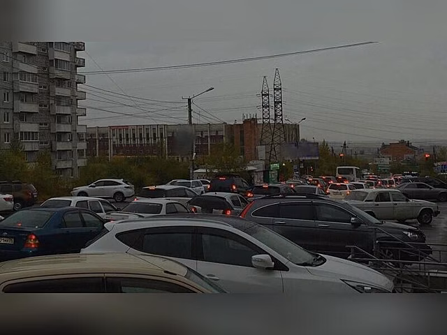 Пробка сковала центр Читы