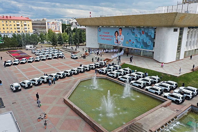 Глава Башкирии Хабиров передал медучреждениям 56 новых автомобилей высокой проходимости