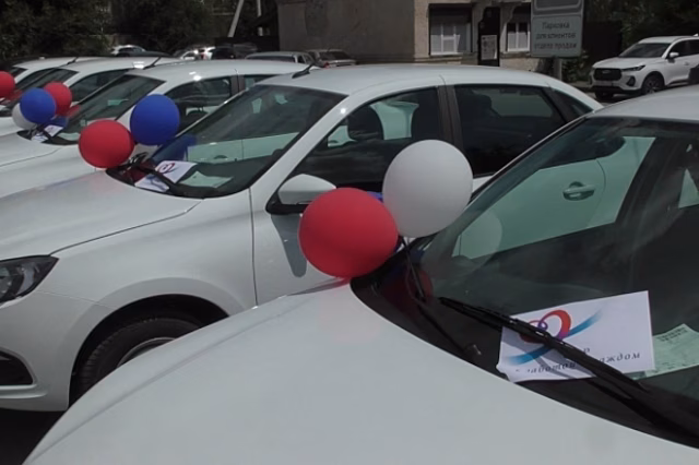 Пострадавшие на производстве волгоградцы получили от Соцфонда новые автомобили