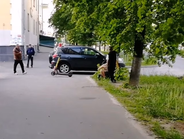 Ребенок на самокате пострадал при столкновении с машиной в Дзержинске