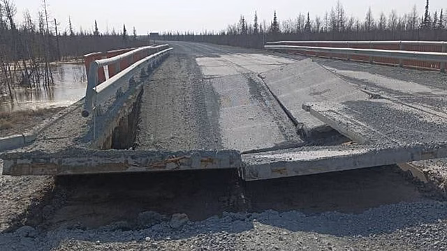 Обрушился бетонный мост через ручей на дороге Надым – Салехард