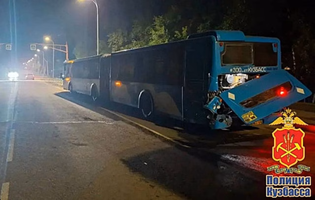 В Кузбассе в ДТП с автобусом и бетономешалкой пострадали четыре человека