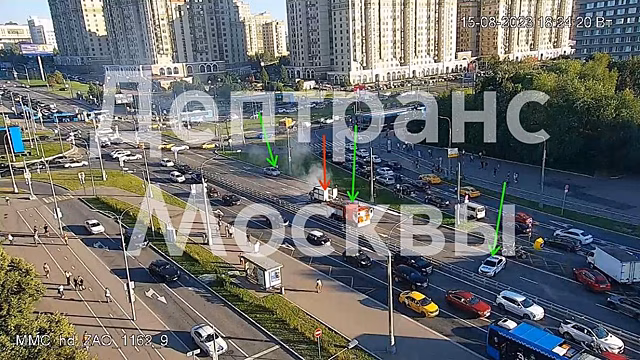 Пассажирка такси пострадала в результате столкновения грузовика и еще трех машин на востоке Москвы