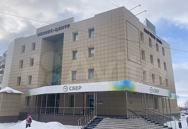 Бизнес-центр около ледовой арены в Кемерове выставлен на продажу за 350 млн рублей