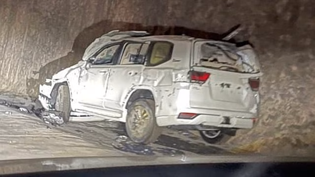 Несколько новеньких Toyota Land Cruiser разбились во время транспортировки