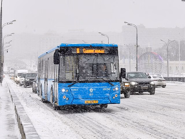 Москвичей призвали пересесть на общественный транспорт в связи с ситуацией на дорогах