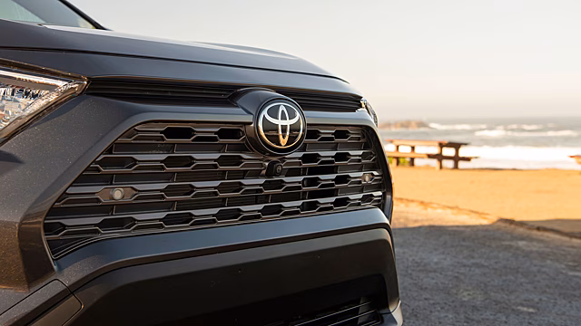 Какие новые Toyota можно купить в России и сколько они стоят