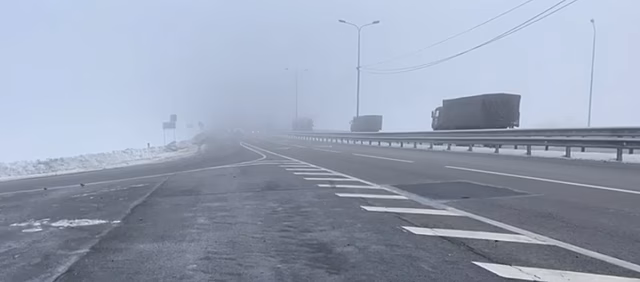 Густой туман накрыл трассу в районе Ревды