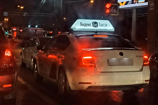 «Были загнаны прямо под фуру»: насколько опасны петербургские такси