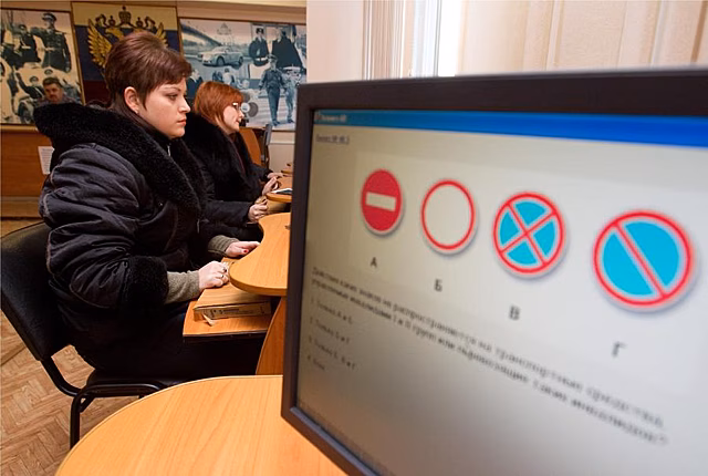 Сдачу экзаменов на права решили усложнить