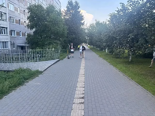 В Ижевске 15-летний самокатчик сбил пенсионерку на тротуаре