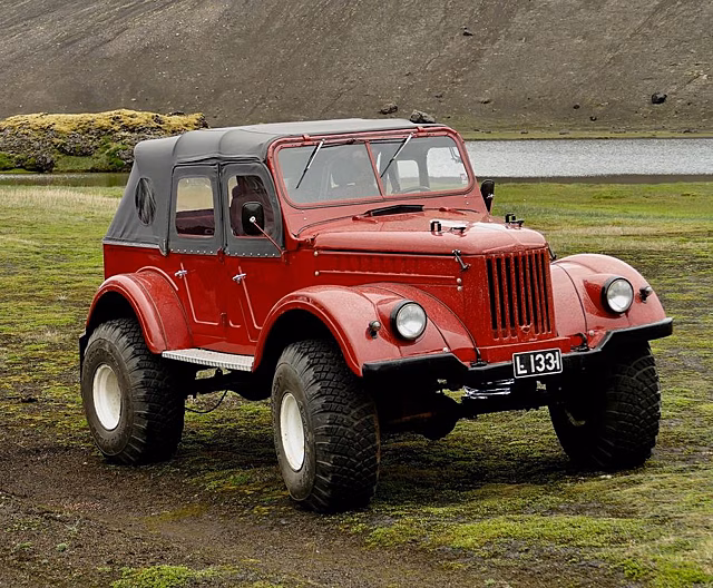 Джиппер из Исландии поставил под капот ГАЗ-69А американский V8