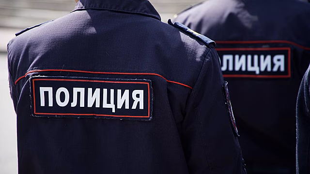 Пенсионерка на Mercedes протаранила пункт выдачи заказов на Рублевке