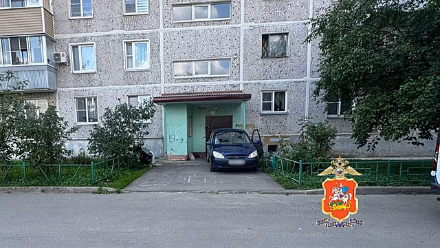 Водитель наехала на женщину с младенцем в коляске у подъезда в Орехово-Зуеве