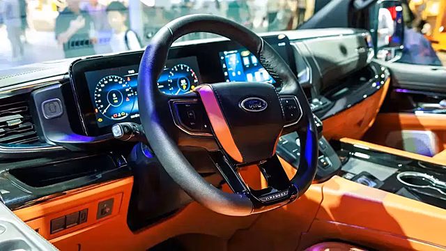 Будущие автомобили Ford смогут следить за расположением рук водителя на руле