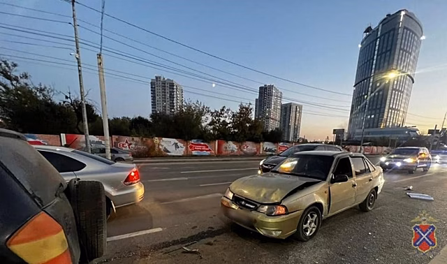 В центре Волгограда в тройном ДТП пострадала 33-летняя женщина