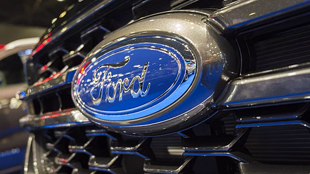 Ford вывел на тесты открытую версию Mustang Dark Horse SC