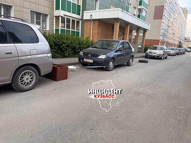 Оригинальный способ защитить парковочное место удивил кемеровчан