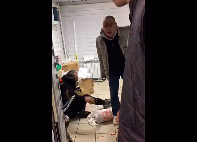 Охранники устроили самосуд над покупателем в подмосковном Домодедове