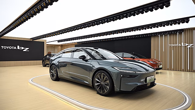 Toyota показала на автовыставке в Шанхае электроседан bZ7