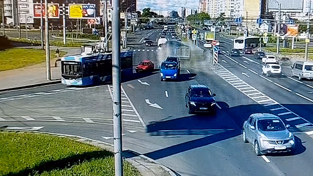 Полиция опубликовала момент ДТП с 13 автомобилями в Петербурге