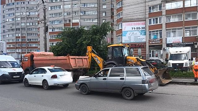 ВАЗ врезался в иномарку на Пошехонском шоссе в Вологде