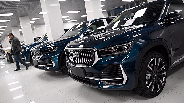Продажи новых легковых авто в России в ноябре рухнули на 22%