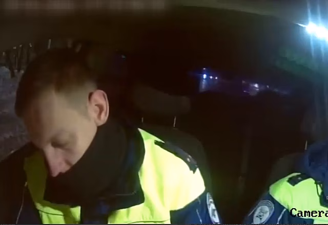В Благовещенске инспекторы ГАИ помогли доставить в больницу ребенка с травмой головы