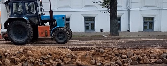 В Ярославле горожане требуют остановить уничтожение исторической булыжной мостовой