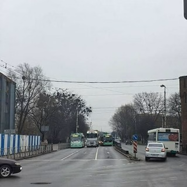 Из-за аварии на Советском проспекте в Калининграде изменили маршрут троллейбусов и трамваев