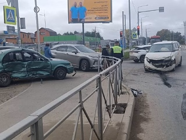 В Новосибирске водитель погиб после ДТП, несмотря на усилия медиков