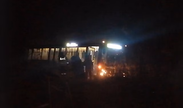Троллейбус с автономным ходом съехал в овраг на севере Волгограда