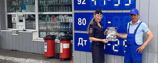 Астраханские госавтоинспекторы напомнили юным пешеходам о необходимости соблюдения Правил дорожного движения