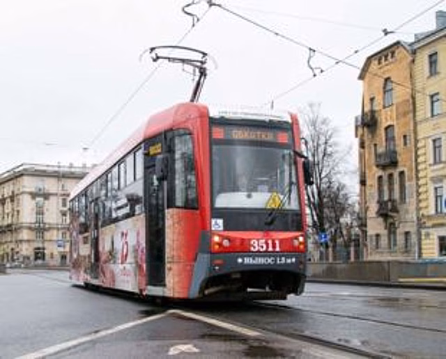 На Среднеохтинском проспекте Петербурга после ремонта восстановлено движение общественного транспорта