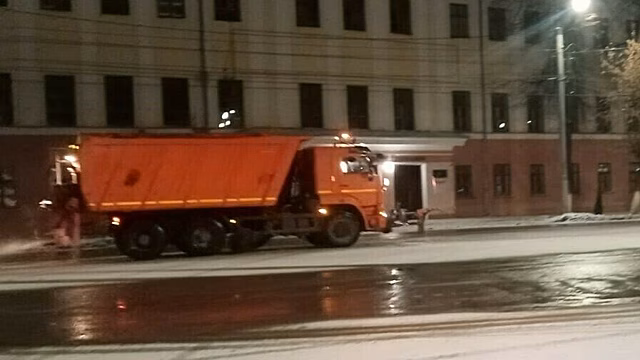 В УДПИ рассказали, чем обрабатывают дороги в Кирове