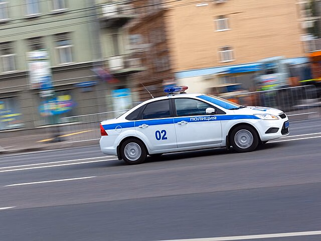 ТАСС: автомобиль с людьми упал в реку на западе Москвы