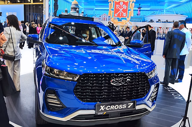 На ПМЭФ показали российский кроссовер Xcite X-Cross 7