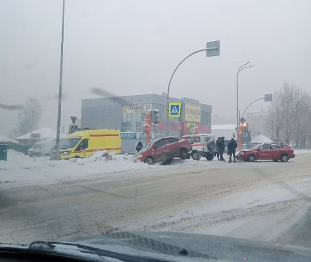 Водитель получил сотрясение мозга в аварии на Соборной в Кемерове